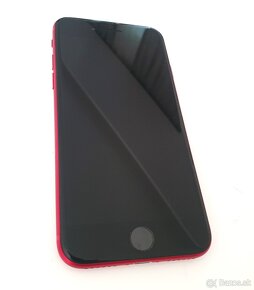 pekný kompakt iPhone SE 2022 3 GEN 64 GB red - 2