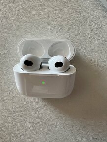 Apple AirPods 3. generacie lightning puzdro - 2