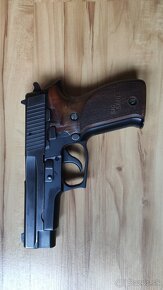 Pištoľ sig sauer - 2