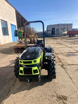 Malotraktor AGT 1060 Turbo, otočné pracoviště, 56 HP - 2