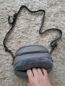 Sivá kabelka - 2