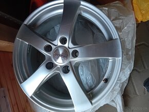 Alu disky DEZENT RE 6,5x16 5x114,3 ET48 pre DACIA DUSTER - 2