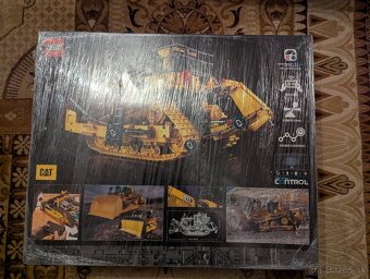 Lego Technic 42131 Buldozér Cat D11 - 2