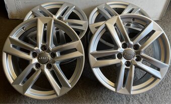 5x112 R17 Original Audi ET 42 strieborne - 2