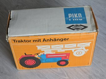 Piko traktor s vlečkou na baterky - 2