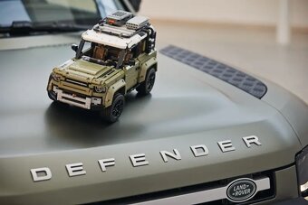 Land Rover Defender – 2573 dielikov - 2