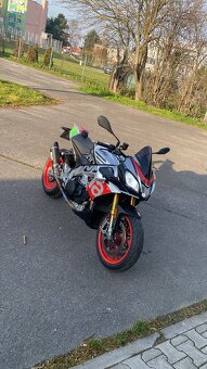 Aprilia tuono - 2