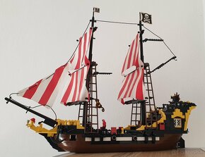 LEGO Pirátska loď - 2