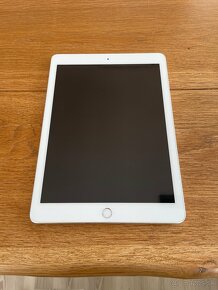 Apple iPad 6th gen 32GB Wifi - 2