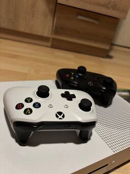 Xbox One S - 2