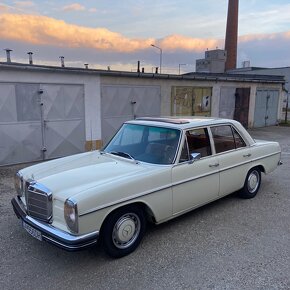 Mercedes Benz 220 /8 W115 - 2