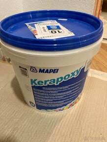 Mapei epoxydova skarovačka +silikony v rovnakej farbe - 2