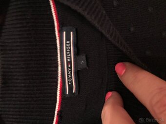 TOMMY HILFIGER originál bodkovaný dámsky svetrik S/M - 2