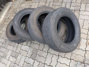 Bridgestone 245/65 R17 - 2