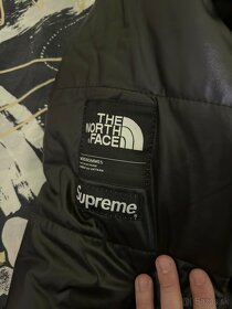 North face x supreme 700 - 2