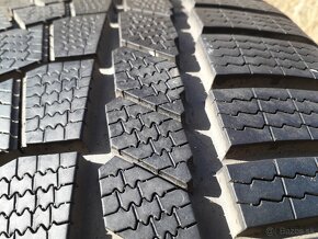 235/40 r19 zimne pneumatiky - 2