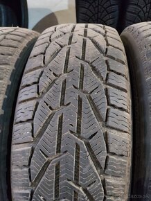 Pneu 215/60R17 - 2