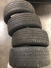 225/40 R18 - 2