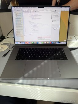 macbook pro m1 16" 2021 vesmirne sivy - 2