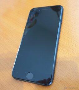 kompaktný iPhone SE 2020 64GB čierny 85% baterka - 2