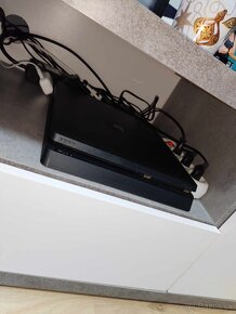 Predám Playstation 4 slim 1TB - 2