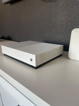 Xbox One S - 2