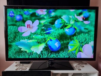 Predám LED TV SAMSUNG UE40D5500RW FULL HD - 2