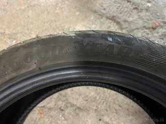 Good Year 225/45 R17 - 2