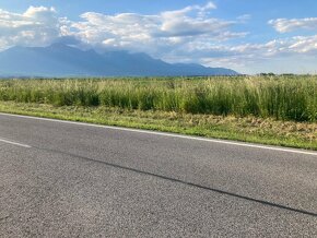 Stavebný pozemok Poprad a okolie s komplet IS,hotovosť - 2