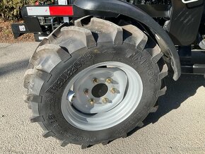 Traktor Lovol M254 s výkonom 25 koní s nakladačom - 2