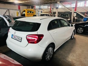 Mercedes-Benz A180i SK Servisná knižka havarované - 2