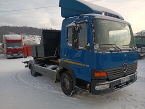 Hakovy nosič kontajnerov Mercedes atego - 2