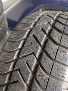 Predam 2ks zimne 185/55 r15 PIRELLI - 2