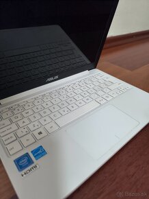 ASUS Vivobook E203N - 2