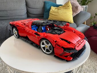 LEGO Technic 42143 Ferrari Daytona SP3 - 2