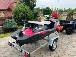 Vodný skúter SEA DOO SPARK 3UP 900 + príves - 2