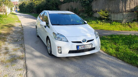 Toyota Prius hybrid III - 2