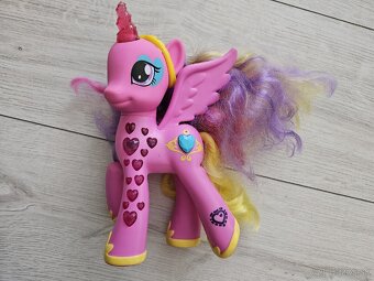 My Little Pony - Princezná Cadance

 - 2