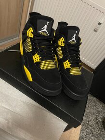 Jordan 4 Thunder yellow - 2