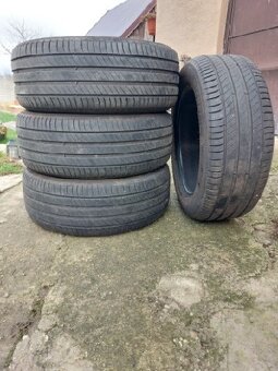 Michelin 235/55-18 - 2