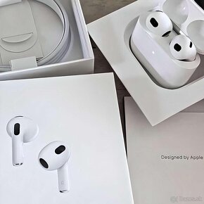 Apple AirPods (3. generácie) s MagSafe nabíjacím puzdrom - 2