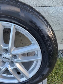 Alu disky R17 obuté na zimných pneu 215/65/17 Pirelli - 2