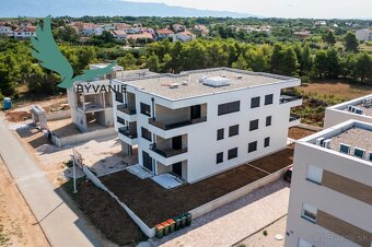 Na predaj novostavba apartmánu len 200m od mora s výhľadom n - 2