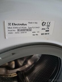 Plne funkčná práčka Electrolux EWS1477FDW - 2