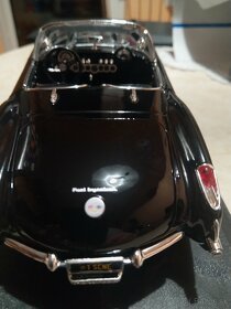 Predám Chevrolet Corvette 1957 Maisto 1:18 - 2