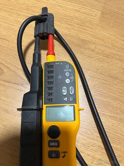 Fluke T130 - Skúšačka napätia a prepojenia s LED a LCD - 2