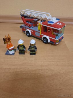 Lego City 60107 - Fire Ladder Truck - 2