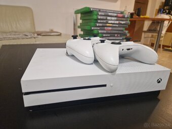 Xbox One S 1TB + hry a 2 ovládače - 2