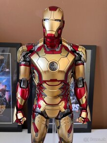 Hot Toys IRON MAN MARK XLII (DELUXE VERSION) 1/4 - 2