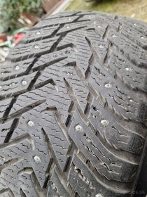 Predám zimné pneu Nokian Hakkapeliitta 236/55r18 - 2